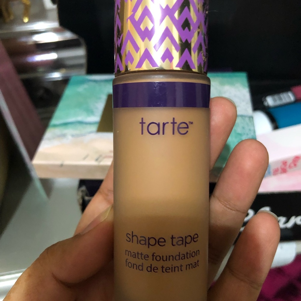 ⭐️ ⭐️ ⭐️ SOLD ⭐️ ⭐️ ⭐️  Tarte shapetape foundation